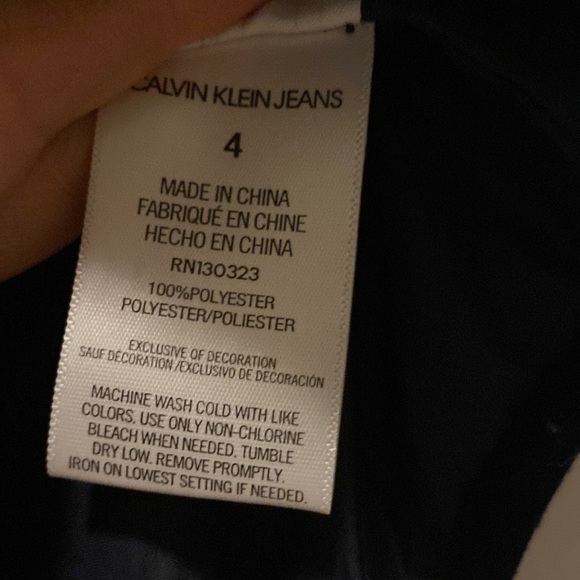 Calvin Klein size 4 boys vest - Picture 3 of 4